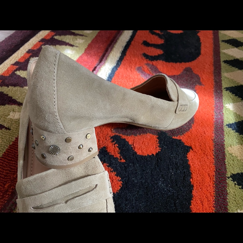 UGG Australia Light green suede loafers